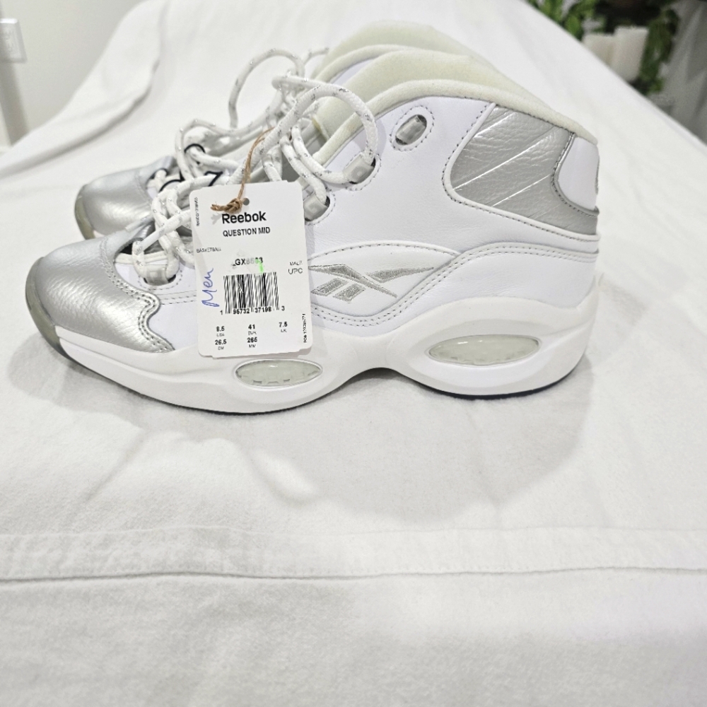 Reebok Question Mid Basketball shoe size 8.5 Men's